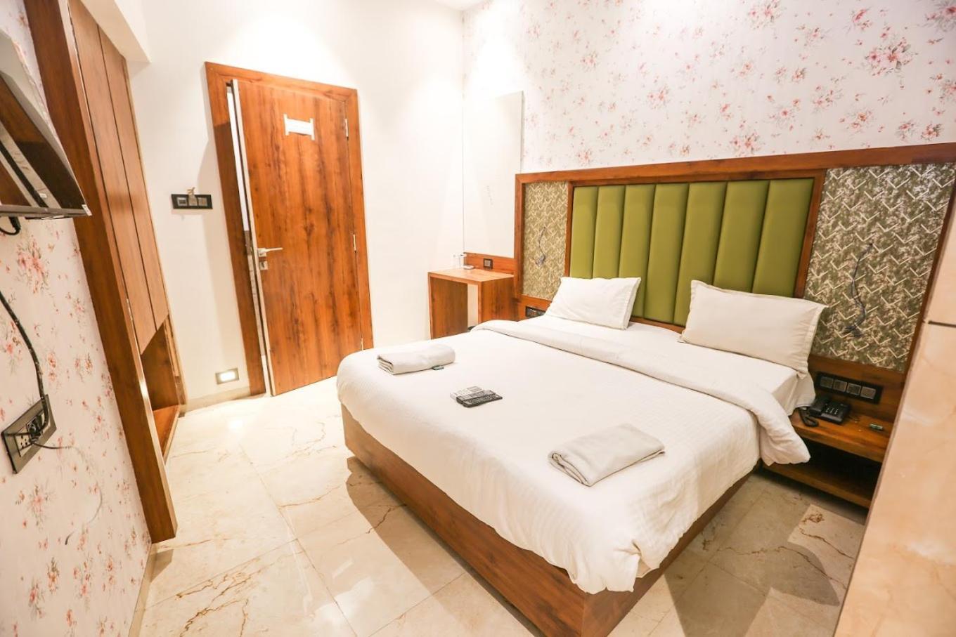 Sahara Lodging & Boarding Hotel Mira-Bhayandar Buitenkant foto